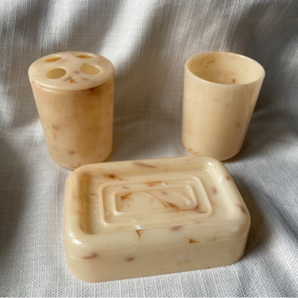 Vintage Marbleized Hard Plastic 3-Piece Bathroom Set!
